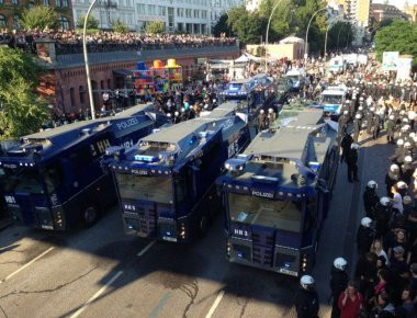 Γερμανία: Οι Αρχές «έσπασαν» τη διαδήλωση κατά της Συνόδου των G20 (φωτό, βίντεο) (upd3)